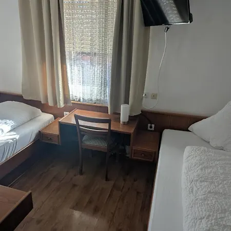 Rose Bed & Breakfast